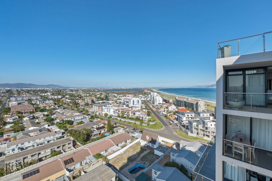 4 Bedroom Property for Sale in Bloubergstrand Western Cape